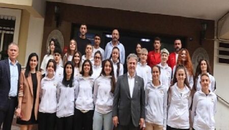 Başkan İduğ, şampiyonları ağırladı