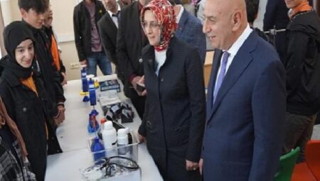 Keçiören’de Yeni Bir Laboratuvar Sınıfı ve Kütüphane Daha Açıldı
