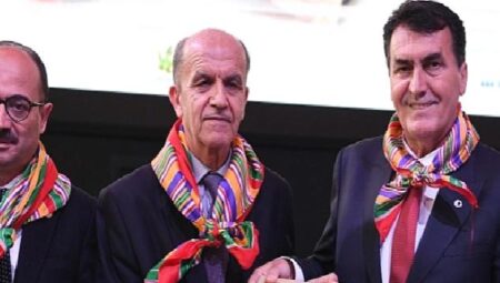 Kitap Anadolu’nun Türklere yurt olmasında büyük emekleri olan Yörüklerin Orta Asya’dan günümüze tarihi anlatıyor