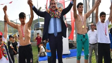 Salbaş’ta başpehlivan Mehmet Çelebi