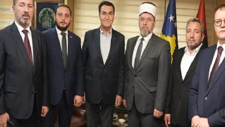 Başkan Dündar’dan Kosova’da ziyaretler