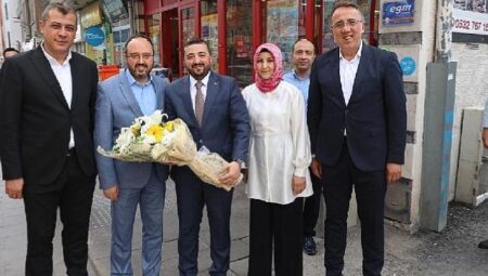 Başkan Savran, AK Parti Nevşehir İl Teşkilatında düzenlenen bayramlaşma programına katıldı