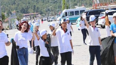 Çevre Gününde Öğrencilerden Anlamlı Etkinlik