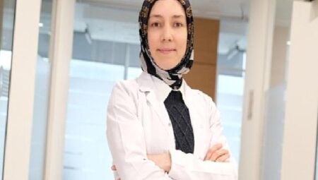Diş aralarının temizliği için en etkili yöntem diş ipi kullanmak