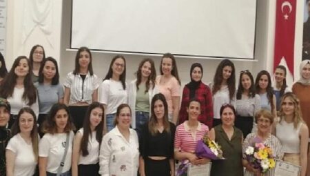 EÜ’de Tecrübeli Ebeler Mesleki Deneyimlerini Öğrencilerle Paylaştı