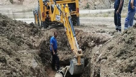 Heyelanın patlattığı boru onarıldı