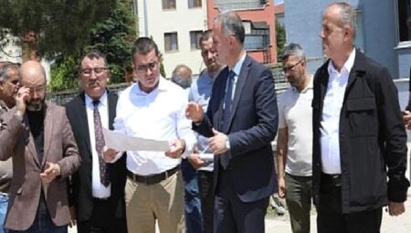 İnegöl’de Eskiyen Parklar Yenileniyor