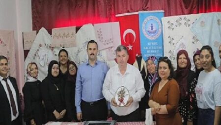 Kınık’ta Halk Eğitim Kursları Sergisi Ve Kermes Düzenlendi