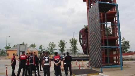 Kocaeli Büyükşehir Belediyesi’nden 10 yılda 2.171 İtfaiyeciye eğitim