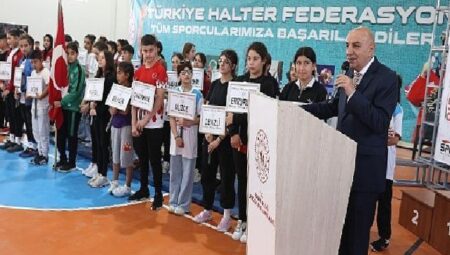 Minikler Türkiye Halter Şampiyonası Keçiören’de düzenleniyor