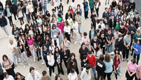Öğrenciler üniversite deneme sınavında ter döktü