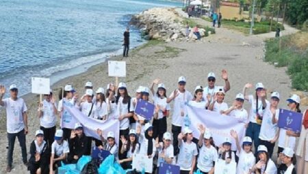 Silivrili Öğrenciler Marmara Denizi’nde Kıyı Temizliği Yaptı