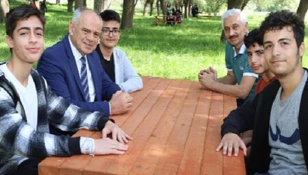 Yahyalı Belediye Başkanı Esat Öztürk, ilçe halkının piknik yapmak için yoğun olarak kullandığı yaylaları bakıma alacaklarını söyledi