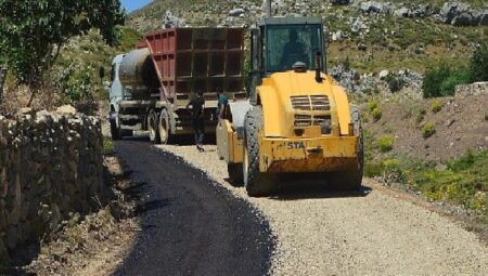 Antalya Büyükşehir Belediyesi Günnercik yayla yolunu asfaltlıyor