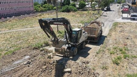 Aydın Büyükşehir Belediyesi Söke’de yol yapım çalışmalarına devam ediyor