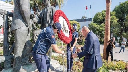 Başkan Soyer’den Ata’ya ve İnönü’ye saygı çelengi