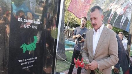 Dr. Sadık Ahmet Anıtı İzmit’te açıldı