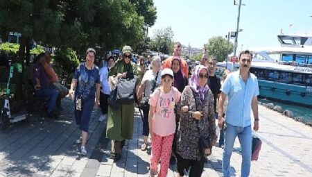 Kocaeli Büyükşehir, özel öğrencilere İstanbul’u gezdirdi