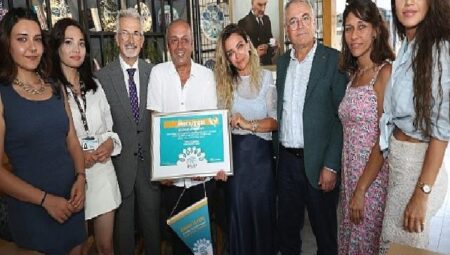 Örnek işletme belgesini başkanlar verdi