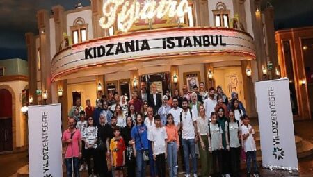Yıldız Entegre’den görme engelli depremzede çocuklara WeWALK akıllı baston hediye
