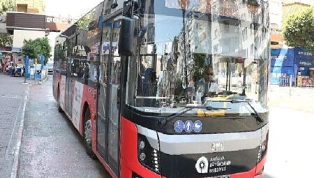 Antalya Büyükşehir’e ait toplu ulaşım araçları 30 Ağustosta ücretsiz yolcu taşıyacak