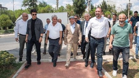 Başkan Soyer Çiğli’de çevre düzenleme çalışmalarını inceledi