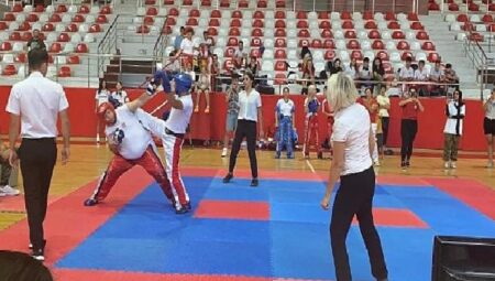 Bayraklılı sporculardan Kick Boks başarısı