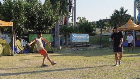 İzmir Büyükşehir’in ücretsiz gençlik kampları büyük ilgi görüyor