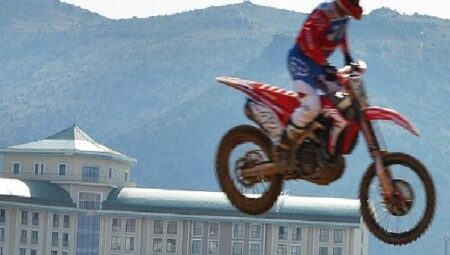 Motosiklet Tutkunları Afyomkatahisar’da Buluşuyor