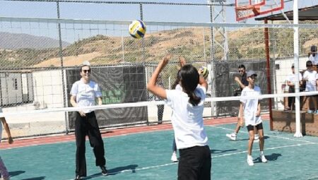 Team Paribu ve İhtiyaç Haritası, Hatay’da 400 çocuk ve gencin faydalanacağı spor alanı inşa etti
