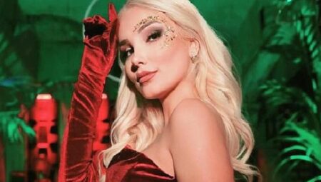 Yağmur Courtney yetenekleriyle ışık saçıyor