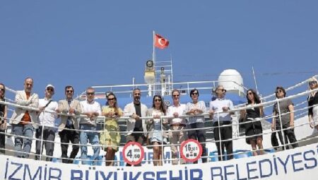Büyükelçi’den Başkan Soyer’in elektrikli yolcu gemisi projesine destek