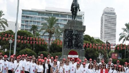 Cumhuriyetimizin 100.yılında, Koton Cumhuriyet Gönüllüleri İzmir’in Kurtuluşu’nun yıldönümünde İzmir’deydi!