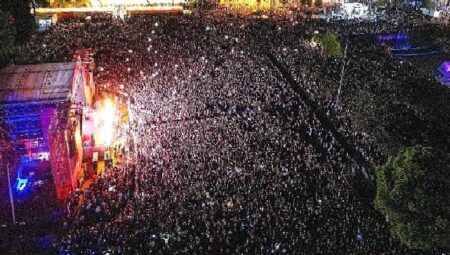 İzmirliler Kurtuluş Günü’nde İzmir Fuarı’na akın etti