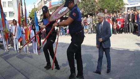 29 Ekim Çelenk Töreni yapıldı