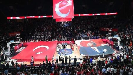 Anadolu Efes, Cumhuriyetimizin 100. Yılını Taraftarlarıyla Kutladı