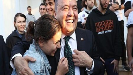 Antalya Büyükşehir eğitim desteğini genişletti