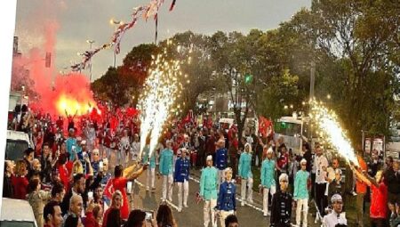 Avcılar Tarihinin En Kalabalık Cumhuriyet Korteji