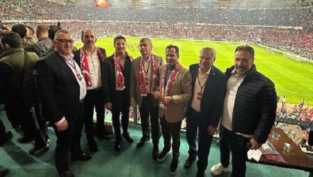 Başkan Altay Milli Takımı ve Konyalı Taraftarları Kutladı