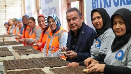 Başkan Böcek’ten personeline 100. Yıl ikramiyesi