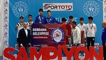 Bergama Belediyesi Badminton Takımı Başarıdan Başarıya Koşuyor