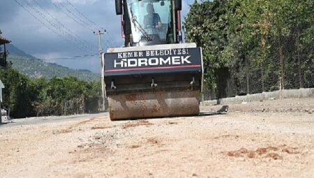 Bozulan Yollar Düzeltiliyor