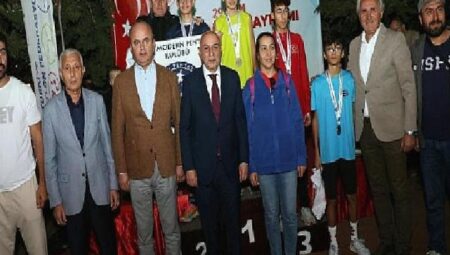 Cumhuriyetin 100. Yılına Özel Laser Run Yarışları Atatürk Botanik Bahçesi’nde düzenlendi