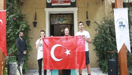 Deü öğrencileri cumhuriyet için yürüdü