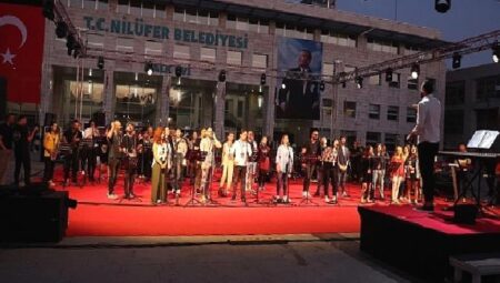 Dev Orkestradan Unutulmaz Cumhuriyet Konseri