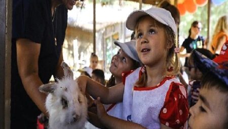 Dünya Hayvanları Koruma Günü’nde Miniklere Eğlenceli Gezi