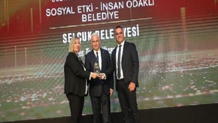 “Efes Tarlası Yaşam Köyü’ne Sürdürülebilir İş Ödülü”