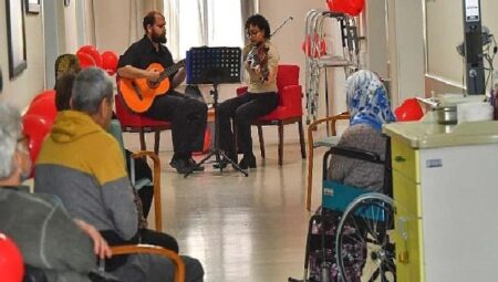 Eşrefpaşa Hastanesi’nin koridorları 100. yıl coşkusuyla renklendi