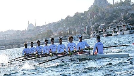 Genç sporcular Cumhuriyet’in 100. Yılında dostluk için 10. kez kürek çekti