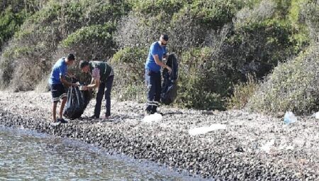 Gökova Körfezinde Araç Yolu Olmayan Koylar Temizleniyor